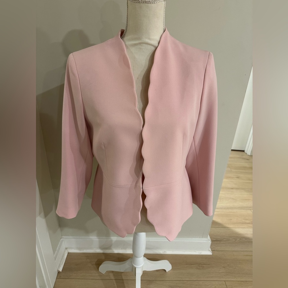 Size 8P Kasper Women's Pink Scalloped Blazer